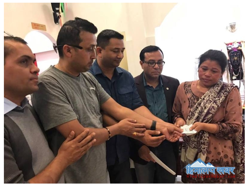स्व. राजमणिको परिवारलाई सहयोग हस्तान्तरण
